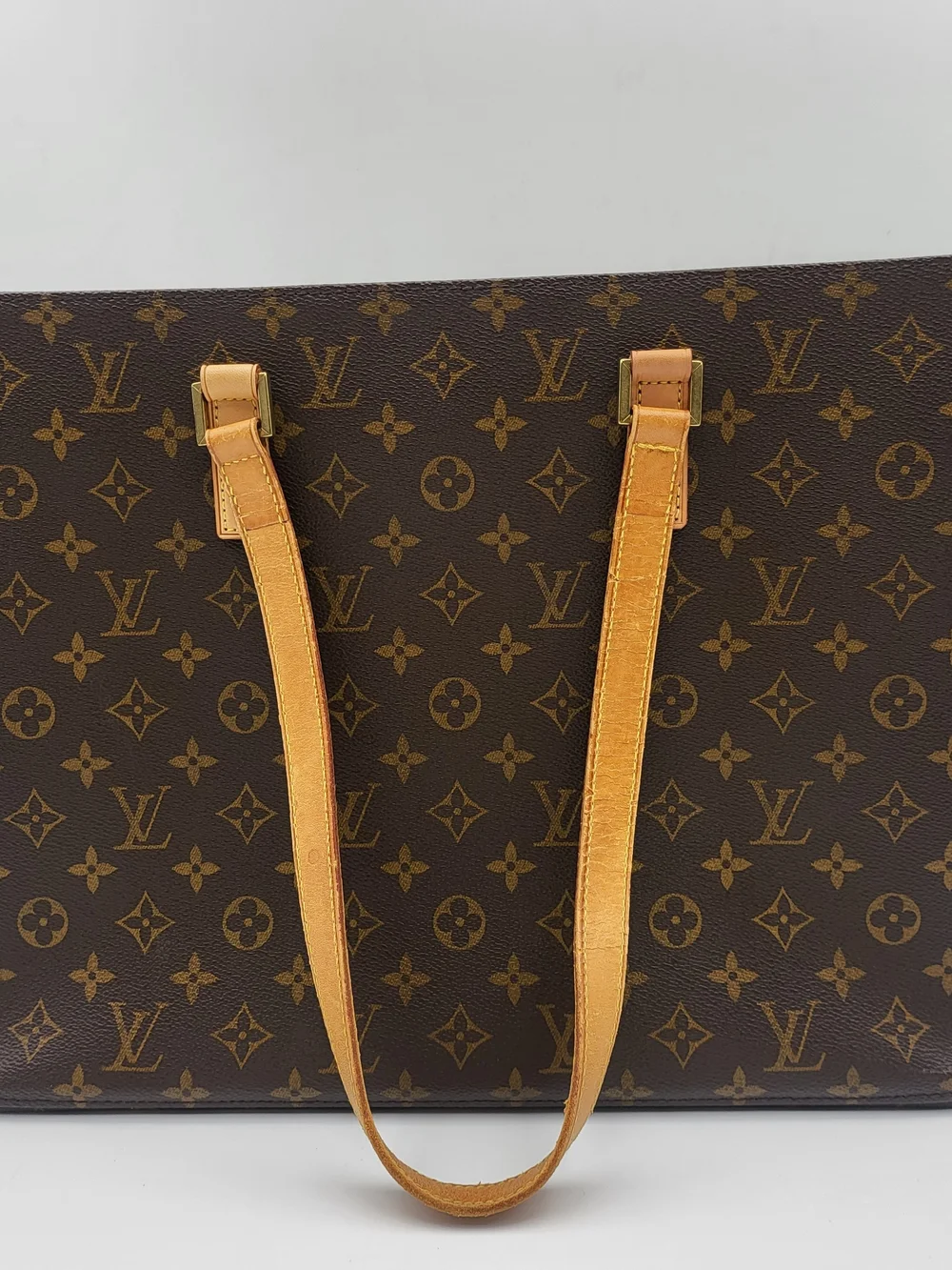 LOUIS VUITTON Monogram GM Luco. Authentic w/COA..